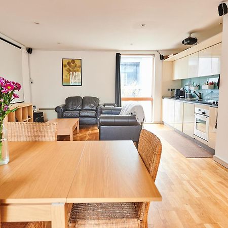 Bright 2 Bedroom Flat In Old Street With Balcony London Exterior photo