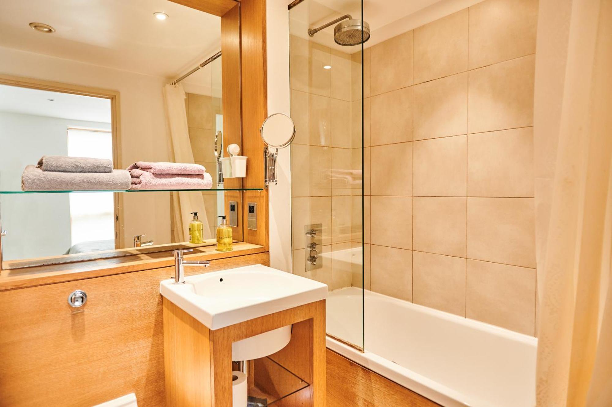 Bright 2 Bedroom Flat In Old Street With Balcony London Exterior photo