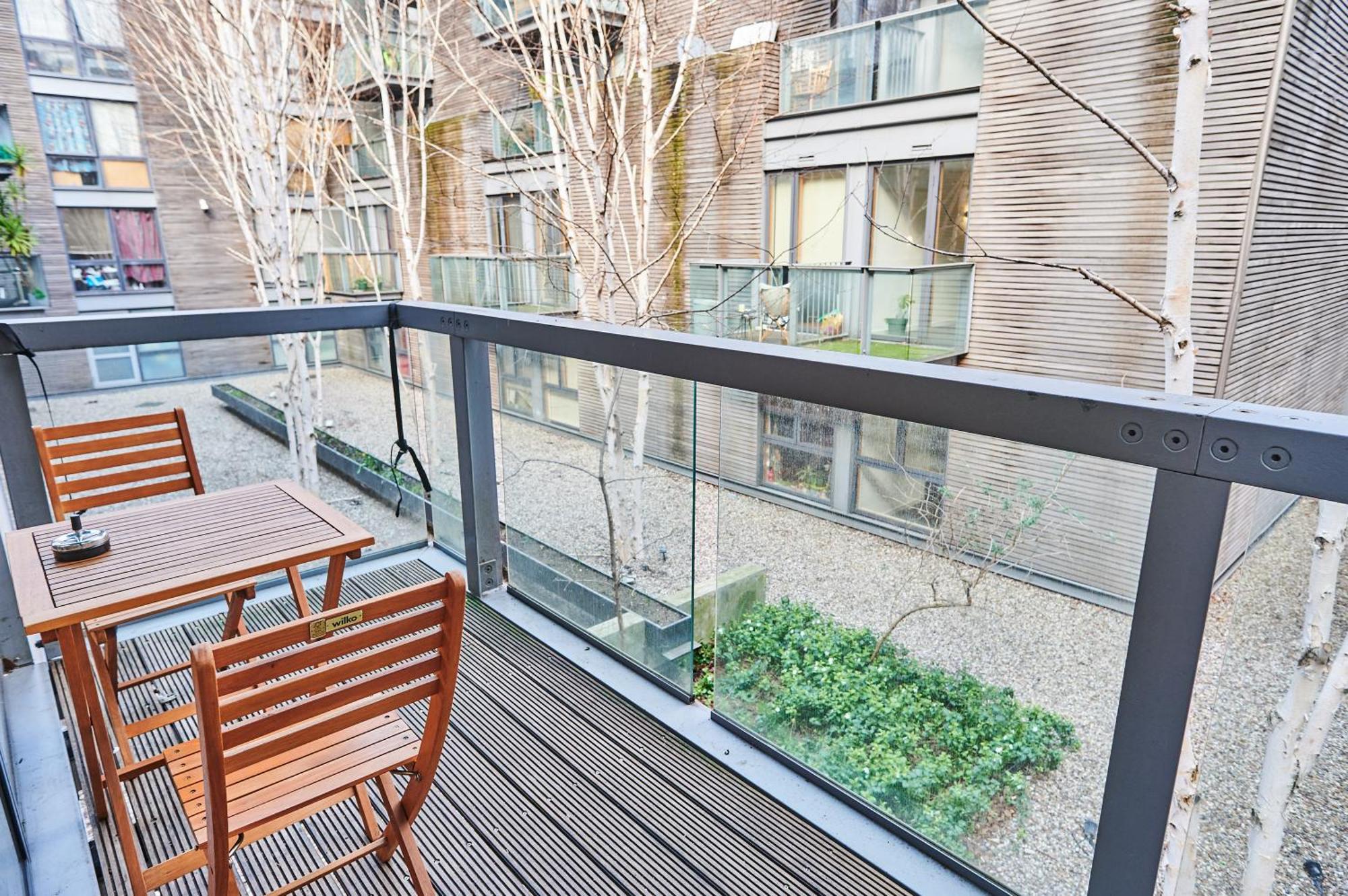 Bright 2 Bedroom Flat In Old Street With Balcony London Exterior photo